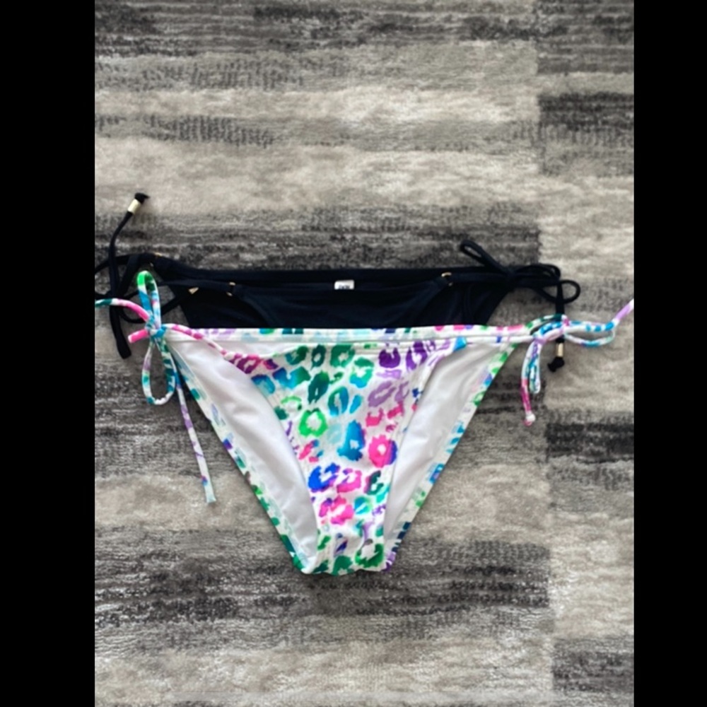 Victoria’s Secret 2-pack bikini bottoms-size Small